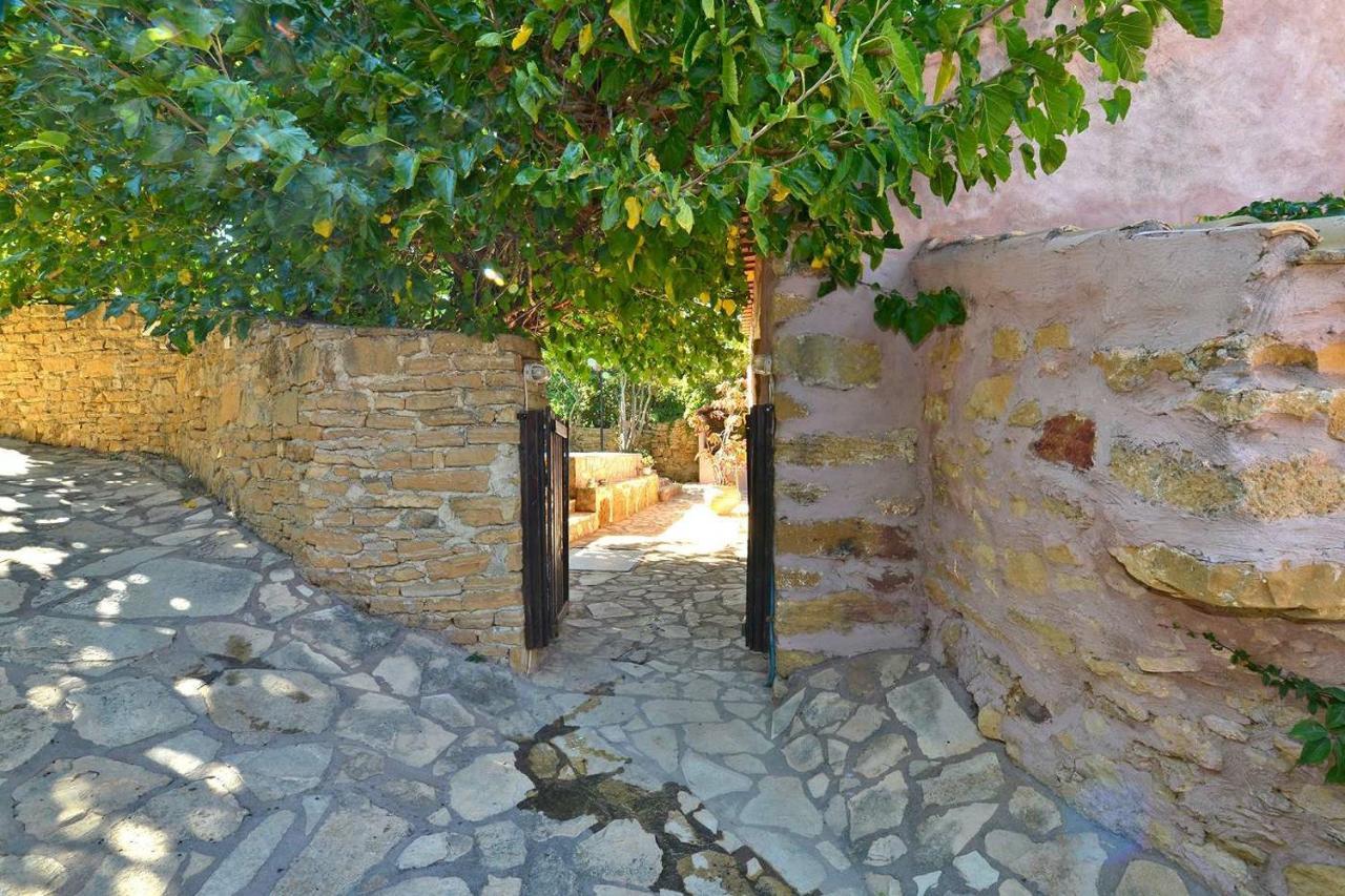 Kamares Private Pool Villa *