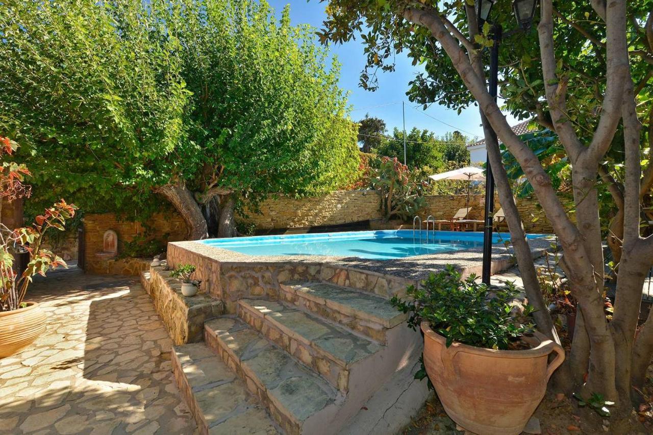 Kamares Private Pool *